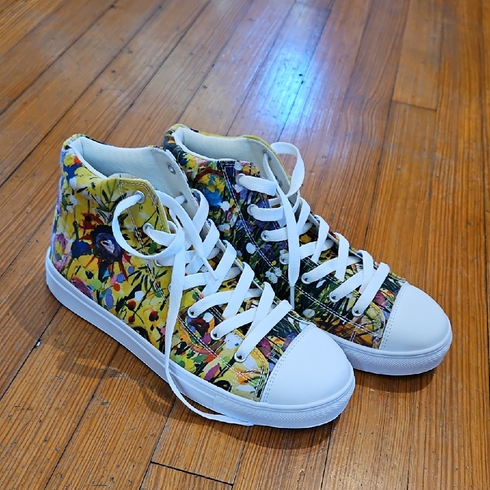 Vibrant Artistic Women's High-Top Sneakers